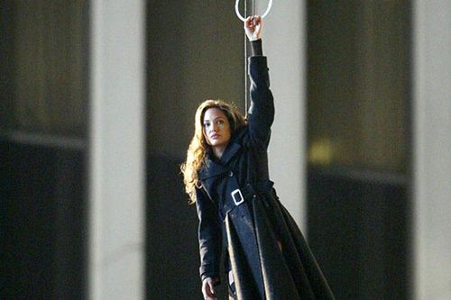 Loạt vai diễn nguy hiểm không cần đóng thế của Angelina Jolie