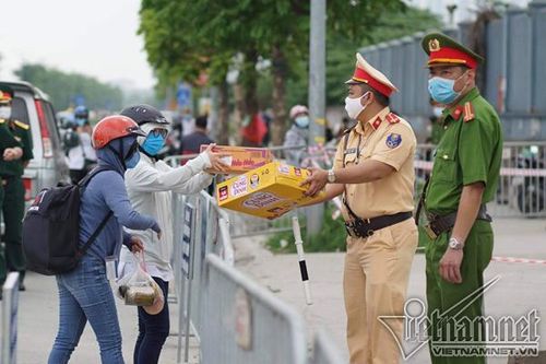 Đồng hành cùng VietNamNet tiếp sức cho bệnh nhân vùng 'tâm dịch'