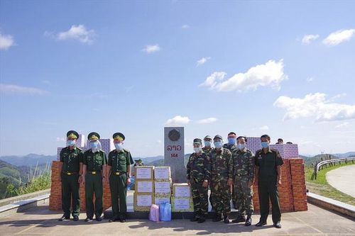 Hỗ trợ hai tỉnh Phongsaly và Louangphabang chống dịch COVID-19
