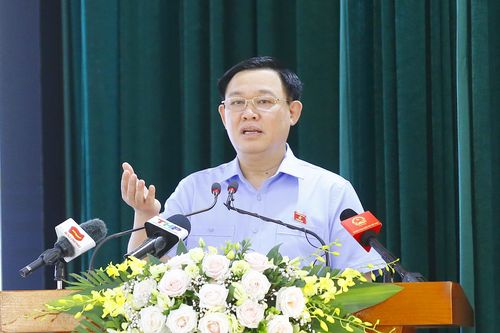 Chủ tịch Quốc hội Vương Đình Huệ vận động bầu cử tại Hải Phòng