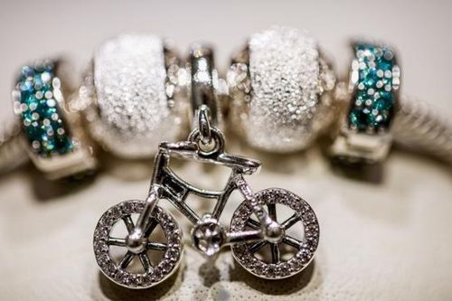 Hãng Pandora dừng sử dụng kim cương 'khai thác phi đạo đức'