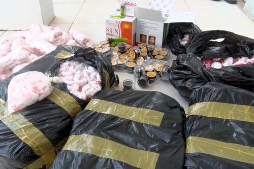 Công an Tri Tôn bắt giữ nhiều thuốc lá lậu và mỹ phẩm không rõ nguồn gốc