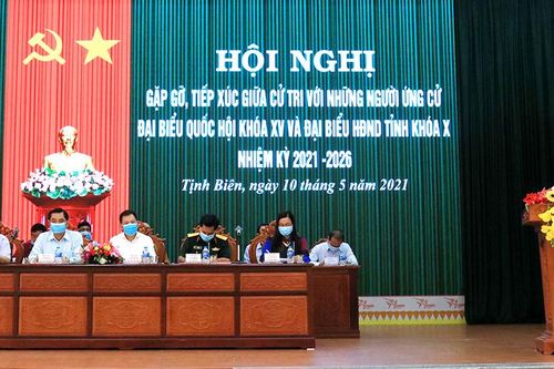 Gặp gỡ, tiếp xúc giữa cử tri với những người ứng cử đại biểu Quốc hội và đại biểu HĐND tỉnh tại đơn vị quân đội