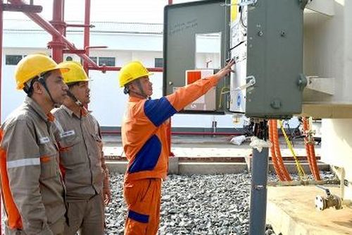 Sử dụng điện mùa nắng nóng: An toàn, tiết kiệm