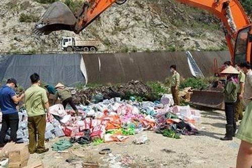 Kinh doanh hàng giả, hàng lậu bị xử phạt trên 200 triệu đồng