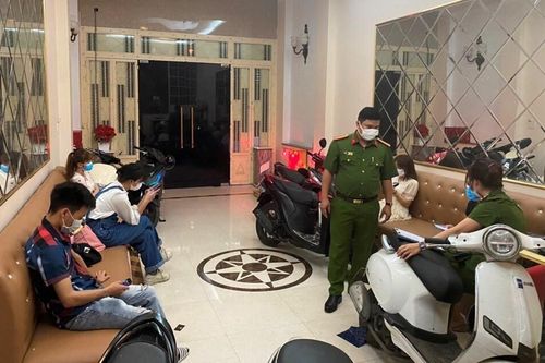 Phớt lờ lệnh cấm, quán karaoke Hera ở Hải Phòng vẫn mở cửa đón khách nước ngoài