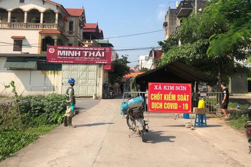 Xã Kim Sơn (huyện Gia Lâm) triển khai nhiều biện pháp chống dịch sau khi phát hiện các ca lây nhiễm