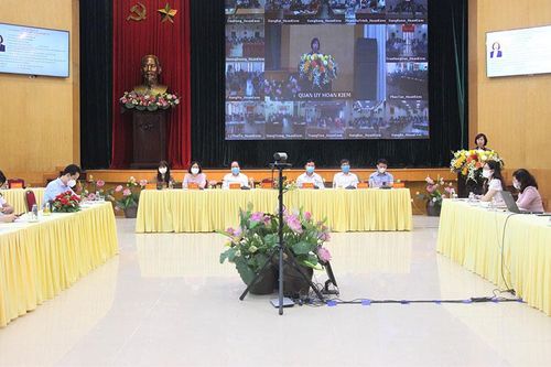Người ứng cử đại biểu Quốc hội khóa XV tiếp xúc với cử tri quận Hoàn Kiếm
