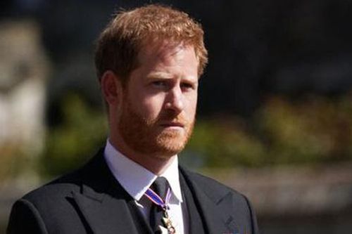 'Hoàng tử Harry chỉ có thể hàn gắn William chừng nào hiểu tổn thương của anh trai'