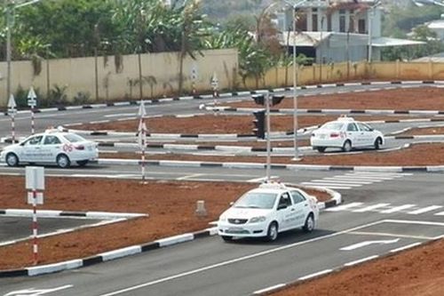 Tạm dừng tổ chức sát hạch lái xe ở Hà Nội