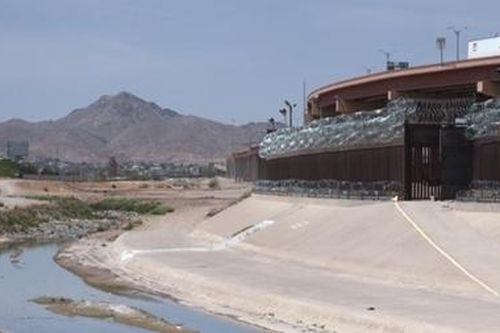 'Nóng' nạn buôn người qua biên giới Mỹ - Mexico