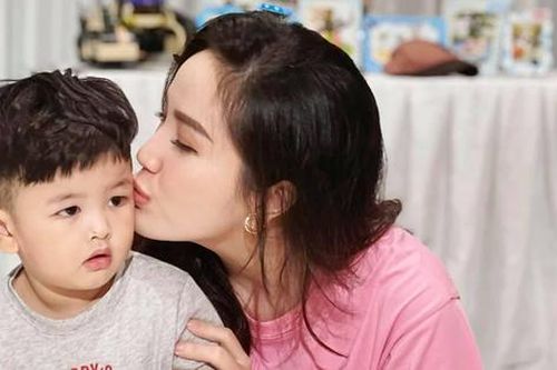 Thường xuyên khoe ảnh cháu trai kháu khỉnh, Bảo Thy được fan hối thúc sớm có tin vui