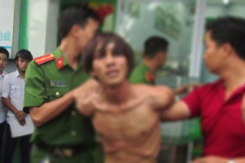 Vĩnh Phúc: Khống chế, bắt giữ đối tượng 'ngáo đá' truy sát nhiều người thân trong gia đình