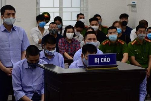 Xét xử 4 cựu thanh tra giao thông bảo kê 'xe vua' ở Hà Nội
