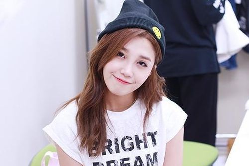 Thần tượng Hàn Quốc làm việc để trang trải nợ nần