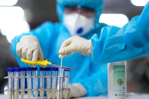 48 giáo viên, học sinh đi cách ly trong đêm vì một em mắc Covid-19