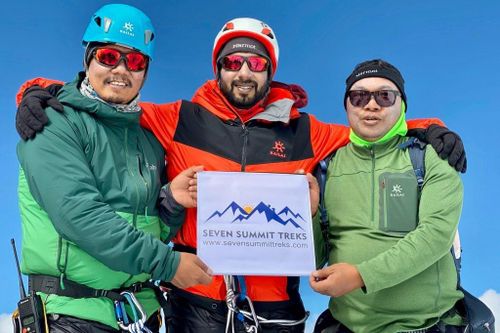 Hoàng tử Bahrain chinh phục độ cao mới của đỉnh Everest