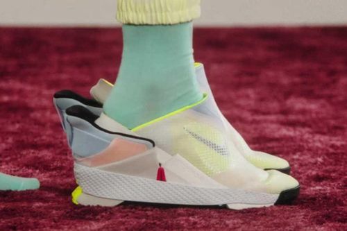 Giày Nike đi không cần dùng tay và các thiết kế sneakers độc lạ