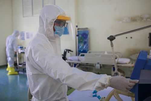 Bộ Y tế cử bác sĩ BV Chợ Rẫy hỗ trợ An Giang điều trị ca bệnh nặng