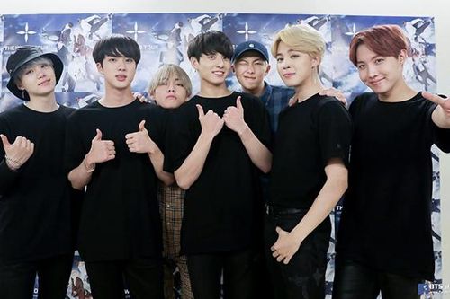 Tên fandom và ý nghĩa của 15 nhóm nhạc K-pop nam hàng đầu