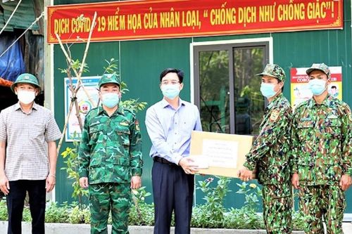 Động viên cán bộ, chiến sĩ làm nhiệm vụ phòng, chống dịch ở địa bàn biên giới