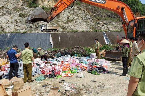 Phạt hơn 200 triệu đồng chủ kho hàng giả, hàng nhái 'khủng' ở Ninh Bình