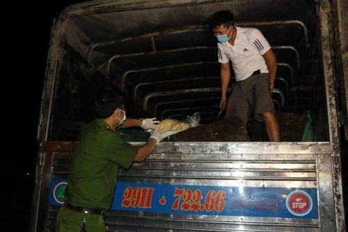 Bắt vụ vận chuyển 3,2 tấn sản phẩm động vật 'bẩn' từ Vĩnh Phúc đi Hà Nội