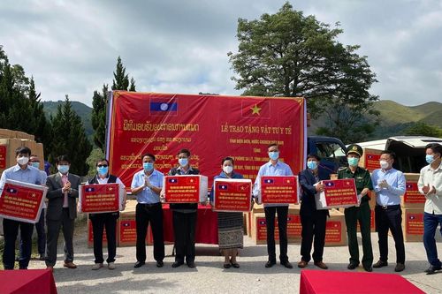 Điện Biên: Hỗ trợ 600 triệu đồng giúp 6 tỉnh Bắc Lào chống dịch Covid-19