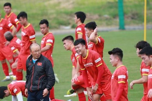 Hình ảnh đội tuyển Việt Nam tập luyện buổi thứ 3, tân HLV CLB Hà Nội được đặc cách quan sát