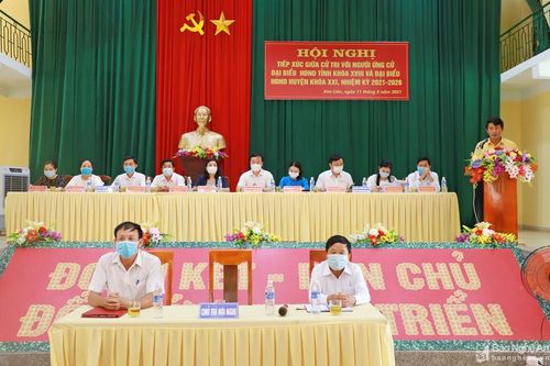 Ứng cử viên đại biểu HĐND tỉnh, HĐND huyện Nam Đàn tiếp xúc cử tri xã Kim Liên