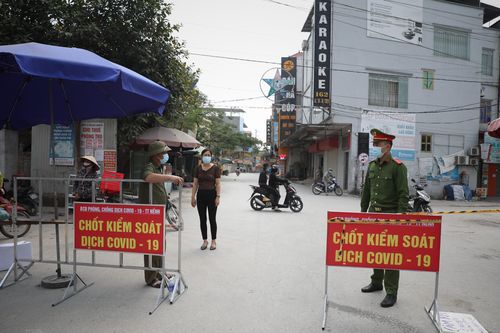Bắc Giang tăng cường chốt kiểm dịch tại huyện Việt Yên