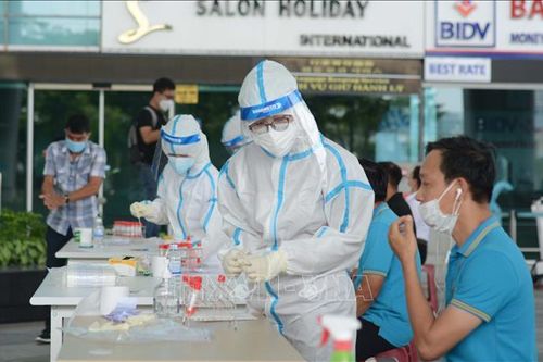 Đà Nẵng xét nghiệm cho trên 2.000 nhân viên làm việc tại sân bay