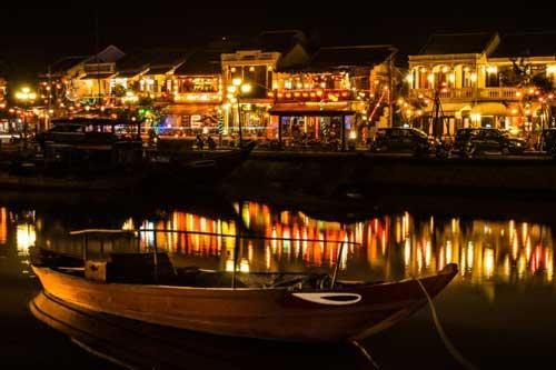 Hội An lọt top những điểm đến đẹp như cổ tích không thể bỏ qua