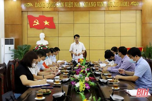 Trưởng ban Tuyên giáo Tỉnh ủy Đào Xuân Yên kiểm tra công tác bầu cử tại huyện Lang Chánh
