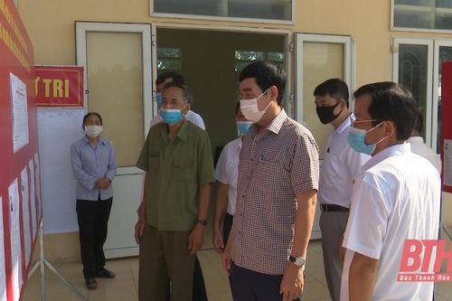 Trưởng Ban Nội chính Tỉnh ủy Nguyễn Ngọc Tiến kiểm tra công tác bầu cử tại huyện Đông Sơn