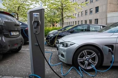Tới năm 2027, chi phí sản xuất xe ô tô điện sẽ rẻ hơn xe chạy bằng xăng