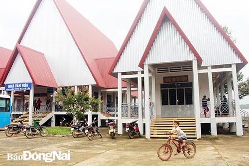 Bài 2: Ứng xử với không gian văn hóa công cộng