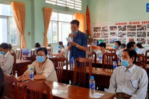 Các ứng cử viên đại biểu Quốc hội tiếp xúc cử tri huyện Tân Hồng