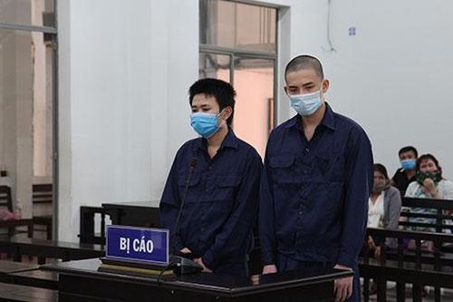 Ném gạch chết người vì… bực cách chạy xe!