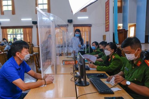 Tăng cường phòng dịch Covid-19 tại các điểm làm thẻ CCCD