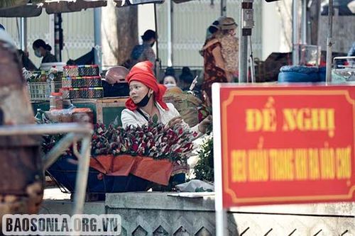 Một số người dân trên địa bàn Thành phố vẫn không đeo khẩu trang nơi công cộng