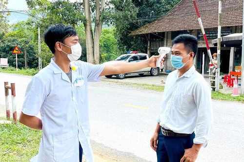Na Hang tăng cường kiểm tra, đo thân nhiệt tại các chốt kiểm soát