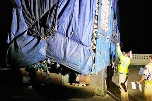 Xe chở quá tải, quá khổ chạy đêm để né lực lượng chức năng