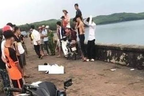 Một học sinh lớp 10 bị sét đánh tử vong