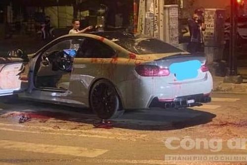 Hai người bị chém tới tấp vì đi ô tô BMW pô xe nổ to