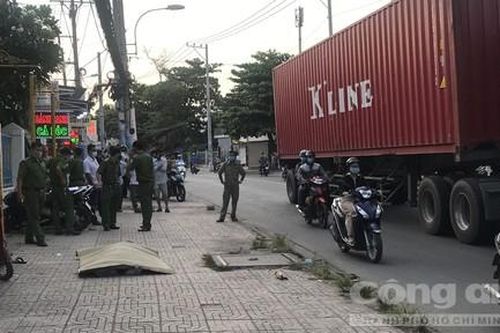 Người đàn ông đang chạy xe bất ngờ gục chết ở Sài Gòn