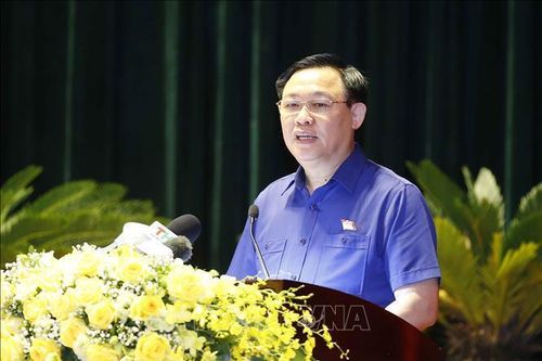 Chủ tịch Quốc hội vận động bầu cử tại quận Dương Kinh, Hải Phòng