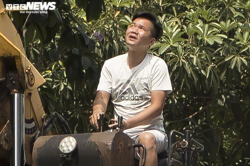 Người Hà Nội vật vã dưới nắng nóng gay gắt đầu mùa