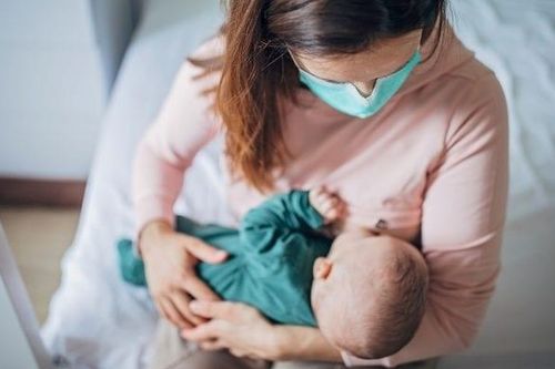 Nuôi con bằng sữa mẹ an toàn trong mùa dịch COVID-19