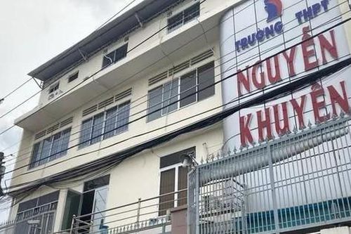 Nữ sinh lớp 11 ở Đồng Nai lên facebook khoe hình xăm ở ngực bị buộc thôi học